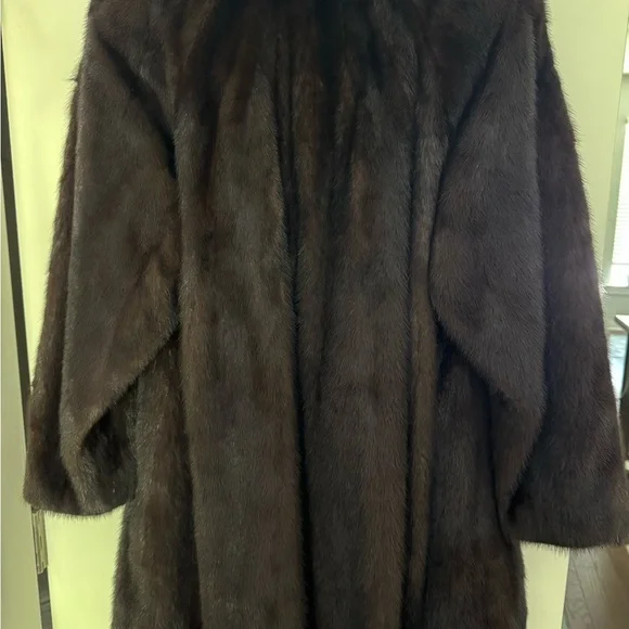 Rosendorf/Evans Brown Fur Coat - Picture 3 of 4